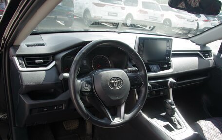 Toyota RAV4, 2021 год, 3 800 000 рублей, 6 фотография