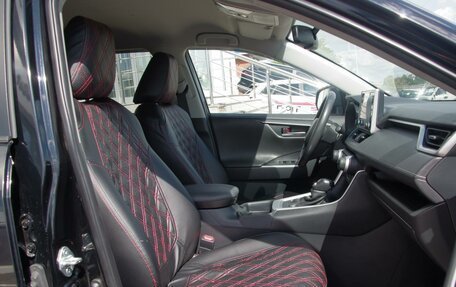 Toyota RAV4, 2021 год, 3 800 000 рублей, 10 фотография