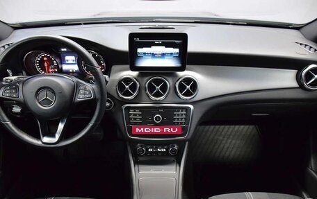 Mercedes-Benz GLA, 2019 год, 2 600 000 рублей, 11 фотография