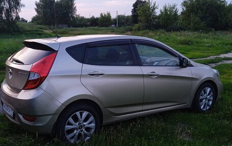 Hyundai Solaris II рестайлинг, 2012 год, 750 000 рублей, 3 фотография