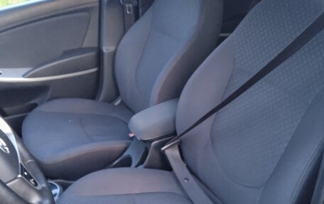 Hyundai Solaris II рестайлинг, 2012 год, 750 000 рублей, 6 фотография