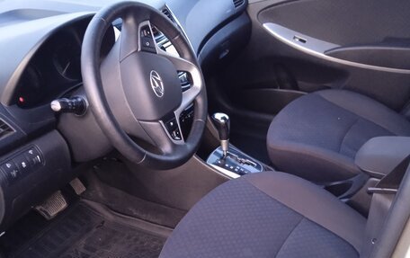 Hyundai Solaris II рестайлинг, 2012 год, 750 000 рублей, 5 фотография
