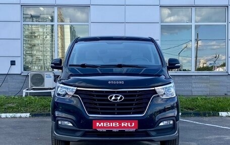 Hyundai Grand Starex Grand Starex I рестайлинг 2, 2019 год, 3 549 000 рублей, 2 фотография
