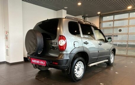 Chevrolet Niva I рестайлинг, 2018 год, 815 000 рублей, 3 фотография