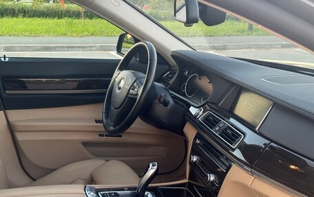 BMW 7 серия, 2013 год, 3 300 000 рублей, 29 фотография