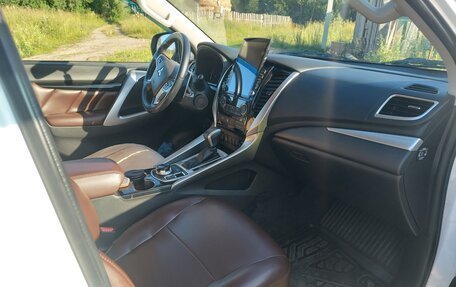 Mitsubishi Pajero Sport III рестайлинг, 2018 год, 3 050 000 рублей, 6 фотография