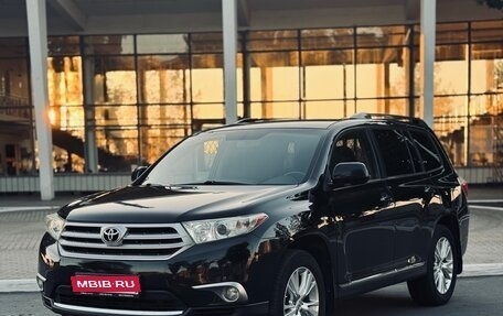 Toyota Highlander III, 2012 год, 1 740 000 рублей, 1 фотография