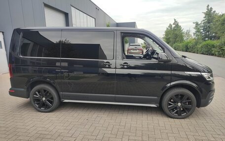 Volkswagen Multivan T6 рестайлинг, 2021 год, 6 750 000 рублей, 2 фотография