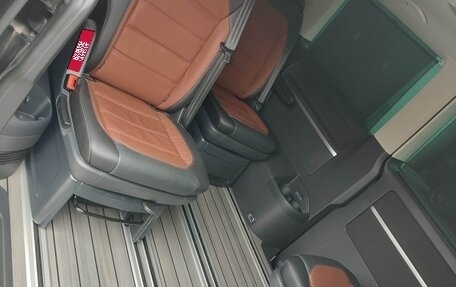 Volkswagen Multivan T6 рестайлинг, 2021 год, 6 750 000 рублей, 16 фотография