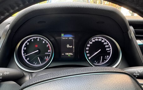 Toyota Camry, 2019 год, 1 900 000 рублей, 8 фотография