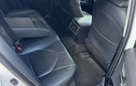 Toyota Camry, 2019 год, 1 900 000 рублей, 6 фотография