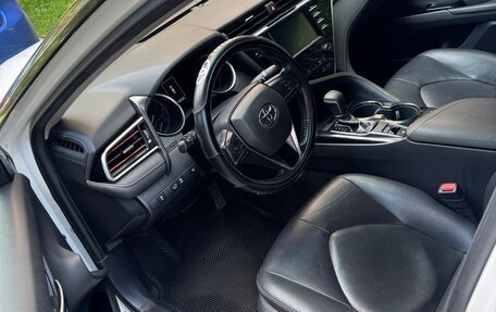 Toyota Camry, 2019 год, 1 900 000 рублей, 9 фотография
