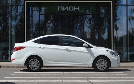 Hyundai Solaris II рестайлинг, 2011 год, 750 000 рублей, 4 фотография