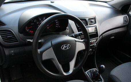 Hyundai Solaris II рестайлинг, 2011 год, 750 000 рублей, 13 фотография