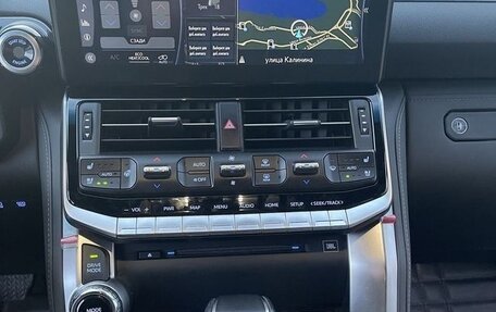 Toyota Land Cruiser, 2021 год, 7 400 000 рублей, 10 фотография