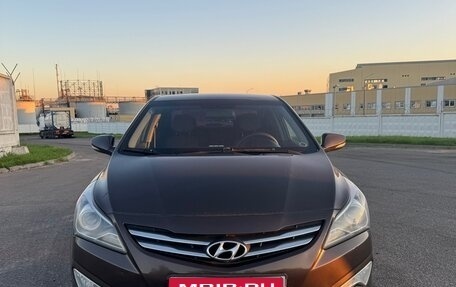 Hyundai Solaris II рестайлинг, 2015 год, 1 050 000 рублей, 1 фотография