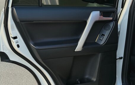Toyota Land Cruiser Prado 150 рестайлинг 2, 2021 год, 6 800 000 рублей, 15 фотография