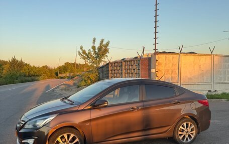 Hyundai Solaris II рестайлинг, 2015 год, 1 050 000 рублей, 2 фотография