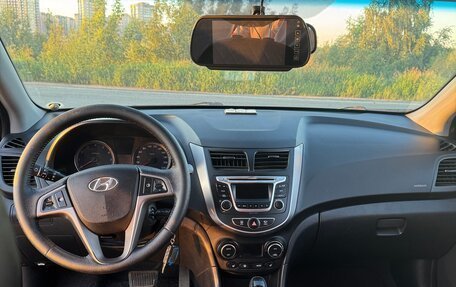 Hyundai Solaris II рестайлинг, 2015 год, 1 050 000 рублей, 5 фотография