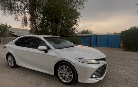 Toyota Camry, 2021 год, 2 450 000 рублей, 1 фотография