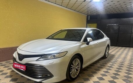 Toyota Camry, 2021 год, 2 450 000 рублей, 3 фотография