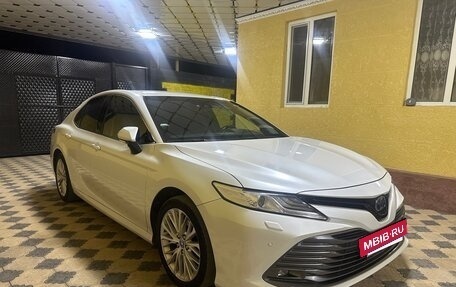 Toyota Camry, 2021 год, 2 450 000 рублей, 2 фотография