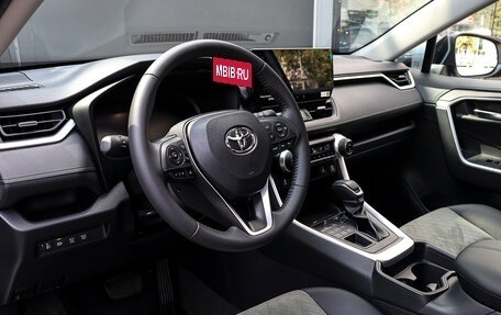 Toyota RAV4, 2024 год, 4 270 000 рублей, 17 фотография
