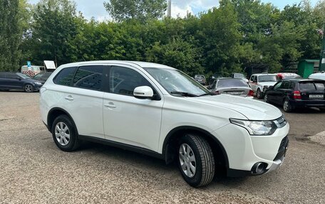 Mitsubishi Outlander III рестайлинг 3, 2014 год, 1 420 000 рублей, 7 фотография
