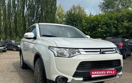 Mitsubishi Outlander III рестайлинг 3, 2014 год, 1 420 000 рублей, 2 фотография