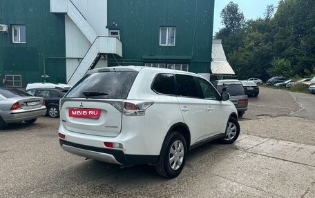 Mitsubishi Outlander III рестайлинг 3, 2014 год, 1 420 000 рублей, 6 фотография