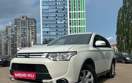 Mitsubishi Outlander III рестайлинг 3, 2014 год, 1 420 000 рублей, 8 фотография