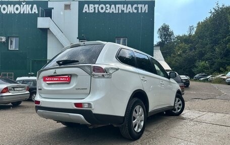 Mitsubishi Outlander III рестайлинг 3, 2014 год, 1 420 000 рублей, 4 фотография