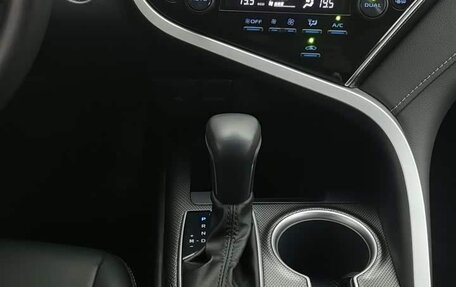 Toyota Camry, 2022 год, 2 270 000 рублей, 11 фотография