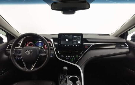 Toyota Camry, 2022 год, 2 270 000 рублей, 10 фотография