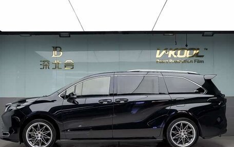 Toyota Sienna, 2021 год, 4 290 000 рублей, 5 фотография