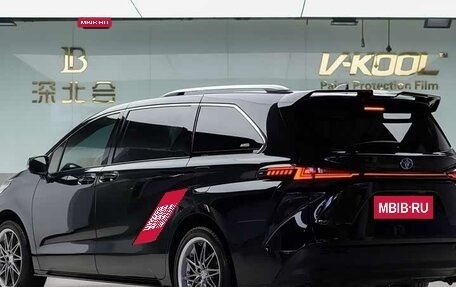 Toyota Sienna, 2021 год, 4 290 000 рублей, 2 фотография