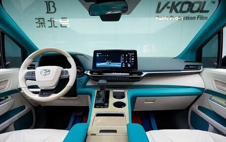 Toyota Sienna, 2021 год, 4 290 000 рублей, 9 фотография