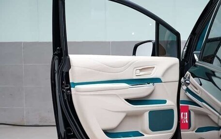 Toyota Sienna, 2021 год, 4 290 000 рублей, 15 фотография