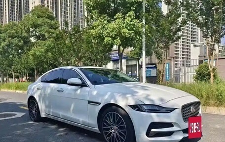 Jaguar XE I рестайлинг, 2021 год, 2 160 000 рублей, 3 фотография