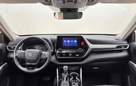 Toyota Highlander, 2022 год, 4 100 000 рублей, 12 фотография