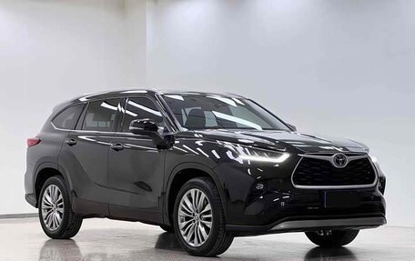 Toyota Highlander, 2022 год, 4 100 000 рублей, 2 фотография