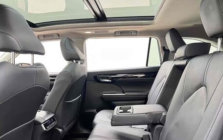 Toyota Highlander, 2022 год, 4 100 000 рублей, 16 фотография