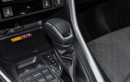 Toyota RAV4, 2025 год, 3 436 652 рублей, 28 фотография