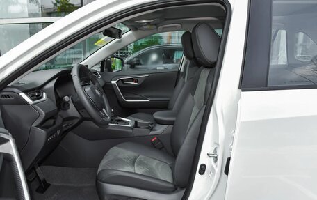 Toyota RAV4, 2025 год, 3 436 652 рублей, 21 фотография