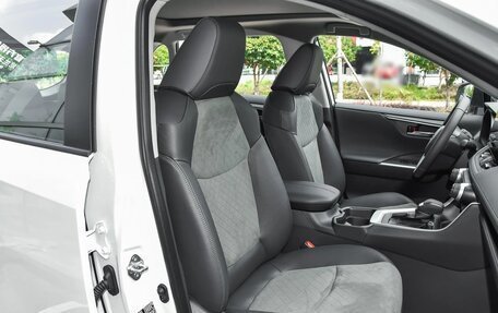 Toyota RAV4, 2025 год, 3 436 652 рублей, 22 фотография