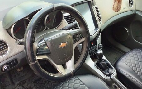 Chevrolet Cruze II, 2010 год, 730 000 рублей, 18 фотография
