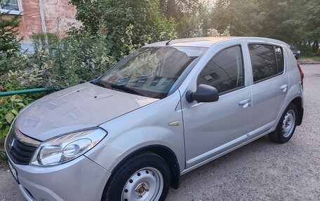 Renault Sandero I, 2013 год, 600 000 рублей, 2 фотография
