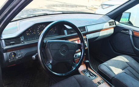 Mercedes-Benz E-Класс, 1994 год, 325 000 рублей, 6 фотография