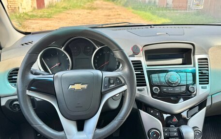 Chevrolet Cruze II, 2010 год, 698 000 рублей, 6 фотография