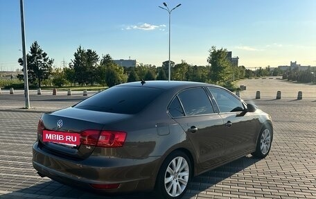 Volkswagen Jetta VI, 2011 год, 1 100 000 рублей, 2 фотография